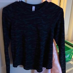 Lululemon dark camo long sleeve top!!